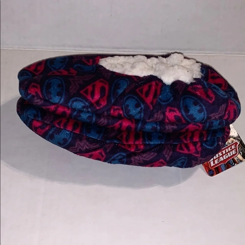 NWT Justice League Kids slippers size - M/L 13-4